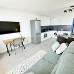 Appartement Le Seaview-calme-piscine-parking-front De *