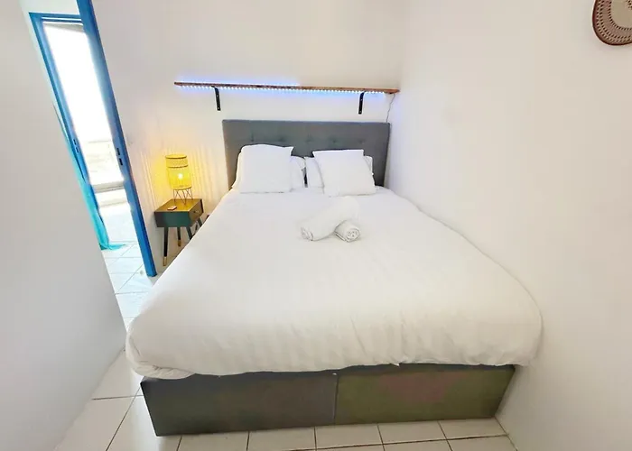 Le Seaview-quiet-swimming Pool-car Park-seafront