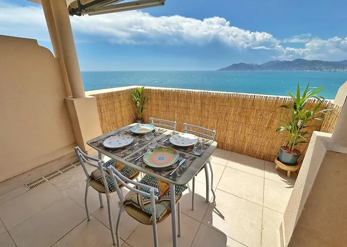 Apartment Le Seaview-quiet-swimming Pool-car Park-seafront