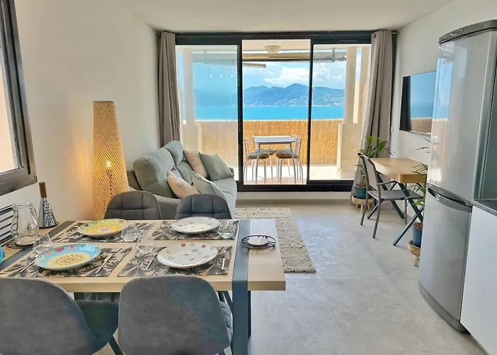 Le Seaview-quiet-swimming Pool-car Park-seafront Cannes