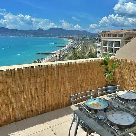 Le Seaview-calme-piscine-parking-front De